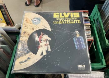 Pladebasaren rummer mange skatte - her guld fra Elvis Presley, som i dag den 8. januar 2026 ville være fyldt 91 år. Arkivfoto: Palle W. Nielsen