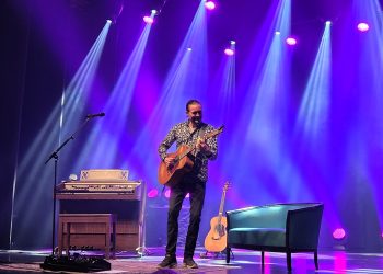 Jens Varmløse til optræden med Guitar På Nordjysk. Foto: Jesper Kjærgaard