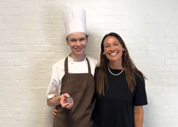 Kokken Anders og indehaver Kamilla Schiøtt Christensen. Foto: Restaurant Abstrakt.