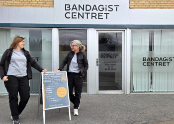 Heidi Kjærgaard Nøhr og Heidi Møller Kjær foran lokalerne på Bispensgade 95. Foto: Jesper Kjærgaard