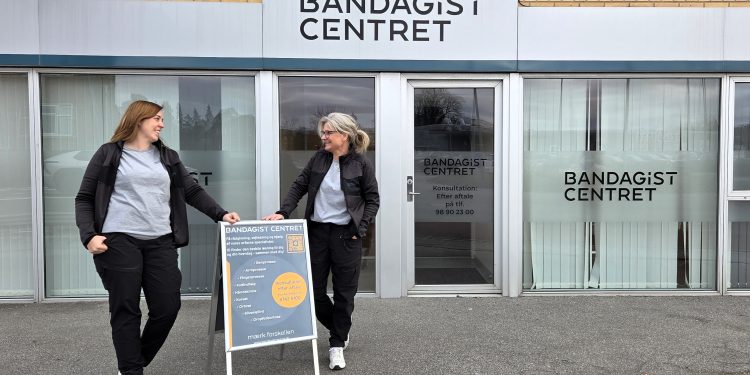 Heidi Kjærgaard Nøhr og Heidi Møller Kjær foran lokalerne på Bispensgade 95. Foto: Jesper Kjærgaard