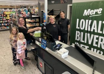 Jennifer og børnene blev taget flot imod i Lendum - her hos Min Købmand. Arkivfoto: Palle W. Nielsen