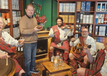 Celtic Horizon Band og Stig optræder i Tversted. Privatfoto