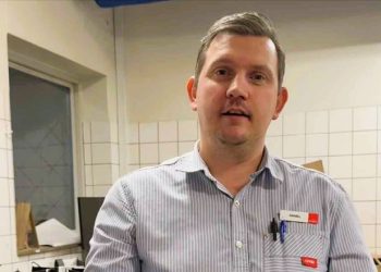 Uddeler Daniel Joensen hos SuperBrugsen i Hirtshals.
