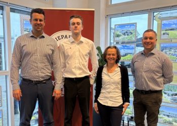 Charlotte Rehder Borup sammen med bureauleder Jesper Smidt, Søren Andersen og Jonas Lassen. Foto: PR.
