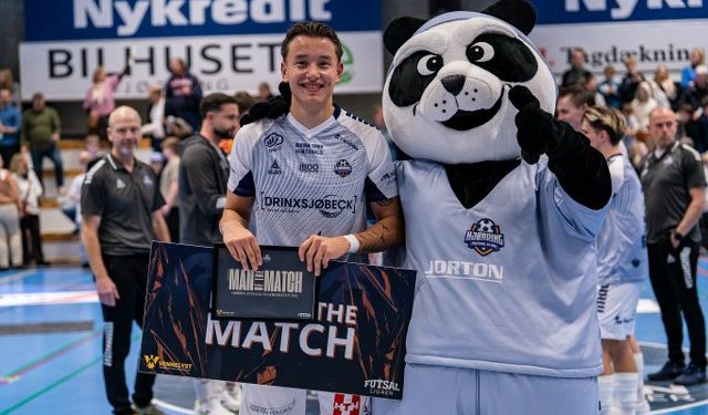 William Gantzhorn blev efter lørdagens storsejr kåret til Man of the Match. Foto: HFK