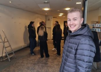 Mads Faber står i døren til lejemålet i Strømgade 4 i stuen, hvor der tidligere har været optiker. Foto: HHX.