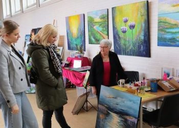 Blandt de mange kunstnere er også Hedvig Brix med flotte malerier. Arkivfoto.