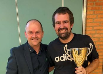 Formand Michael Kristensen fra Vendsyssel Fodbolddommerklub og Kasper Torp fra Hjørring. Foto: Privat.