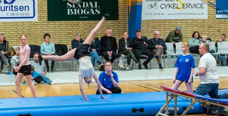 Sindal Idrætsforening har mange aktiviteter. Her er det fra gymnastikafdelingens forårsopvisning sidste år. Foto: Niels Helver.