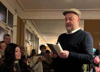 Forfatter Mads Nygaard læser op af Lysglimt. Foto: Privat.