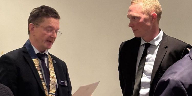 Præsident Morten Ovesen landmand Henrik Steffensen. Foto: Søren Kjær Christensen.