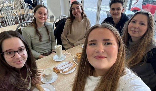 Elever fra Hjørring Gymnasium får et godt indblik i spansk kultur og skoleliv. Foto: Privat.