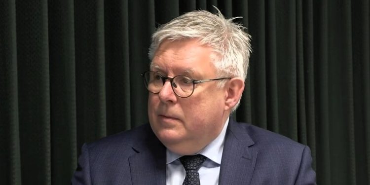 Borgmester Søren Smalbro i snak med Niels Viberg i en optaktsudsendelse hos HAS. Udsendelsen kan ses nederst i artiklen. Foto: Screendump.