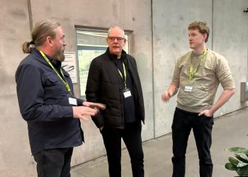 Restauratør Åge Vinther (tv) er med et par af de ansatte, nemlig tjeneren Allan og kokken David, til Cateringmesse Nord i Aalborg. Foto: Tannishus.