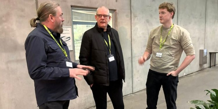 Restauratør Åge Vinther (tv) er med et par af de ansatte, nemlig tjeneren Allan og kokken David, til Cateringmesse Nord i Aalborg. Foto: Tannishus.