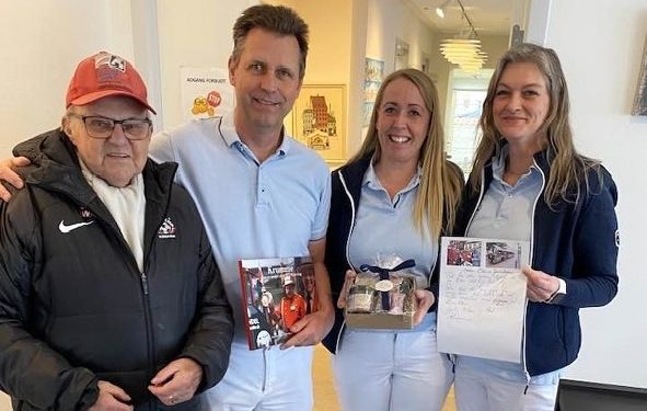 speciallæge Claus Jacobsen og pigerne på klinikken