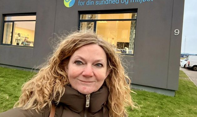 Betina D. Jensen, som her ses ved Hjørring Vandselskab,
er byrådsmedlem
for Venstre i Hjørring Kommune. Foto: Privat.