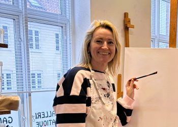 Folketingskandidat Christina Lykke under et anderledes kreativt valgarrangement hos Galleri Matique i Hjørring. Foto: Privat.