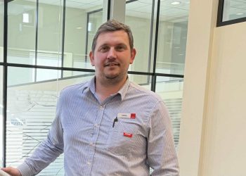 Uddeler Daniel Joensen  fra SuperBrugsen i Hirtshals. Foto (arkiv): Niels Skipper.