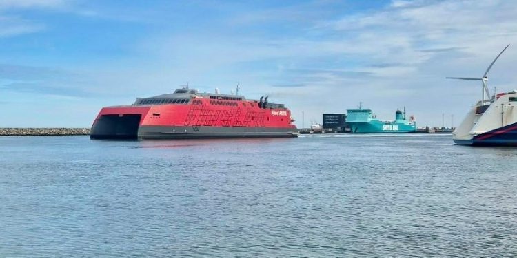 Fjord Lines hurtigfærge FSTR. Foto: Hirtshals Havn.