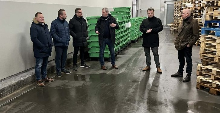 Folketingskandidater besøgte mandag morgen Hirtshals Fiskeauktion. Foto: Niels Chr. Jakobsen.