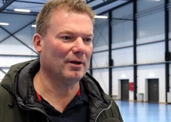 Henrik Fjordbak fra Fjordbak Byg, som står for en stor del af arbejdet i Fiberhallen. Foto: Screendump.
