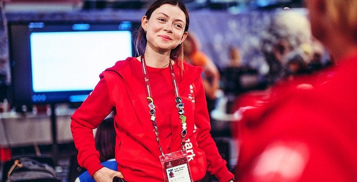 Frivillige løfter DM i Skills. Foto: SkillsDenmark