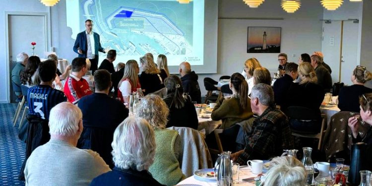 Blandt de mange interessante punkter på dagsordenen hos HHE var udvidelsen af havnen i Hirtshals. Foto: Niels Skipper.