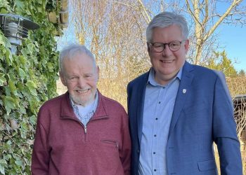 Fødselar Bent Christensen og borgmester Søren Smalbro. Foto: Privat.