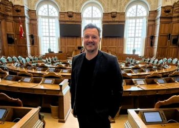 Thomas Klimek i folketingssalen på Christiansborg. Foto: Privat.