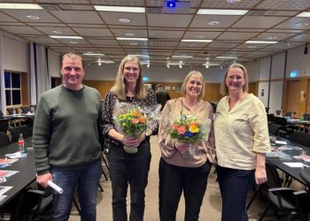 Afgående kredsstyrelsemedlemmer Helle Weile Larsen og Lise Steiniche flankeret af  Anders Ejstrup Hansen og Lise Kirkelund Lisbjerg,. Foto: Lærerkreds Nord.