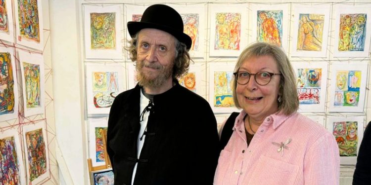 Henrik Woodpek og Lene Toft ved ferniseringen i Galleri Matique. Foto: Niels Skipper.