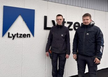 Elektrikerlærlingene Nikolaj og Mathias. Foto: Lytzen.