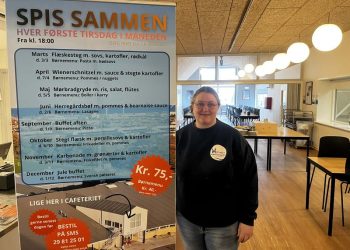 Maibritt Nedergaard Kristensen glæder sig over succesen med det nye tiltag i Hirtshals Idrætscenters Cafeteria. Foto: Lars Kruse Jensen.