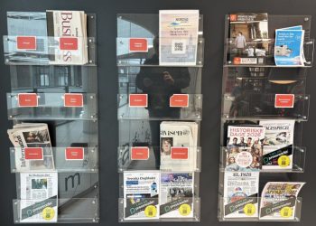 Scan NordsøPostens QR kode på Hjørring Bibliotek. Foto: Palle W. Nielsen
