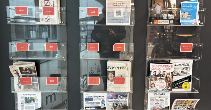 Scan NordsøPostens QR kode på Hjørring Bibliotek. Foto: Palle W. Nielsen