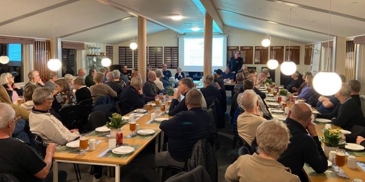 Flot fremmøde til generalforsamling i Sindal Golf Klub. Foto: Privat.