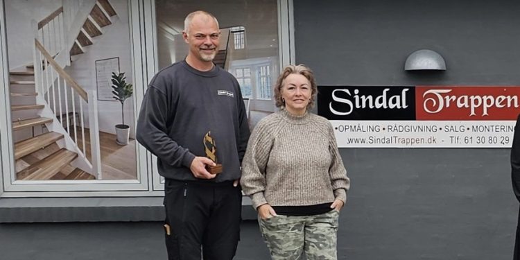Anita og Brian Jensen, da Sindal Trappen ApS kåret som Succesvirksomhed i 2023. Foto: Arkiv.