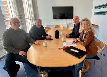 Handelschef Per Martensen fra Hirtshals Handel & Erhverv, ildsjæl Claus Olsen, butinsindehaver Tommy Høj og turistchef Laila Zielke i Styregruppen. Foto: Hirtshals Turisme.
