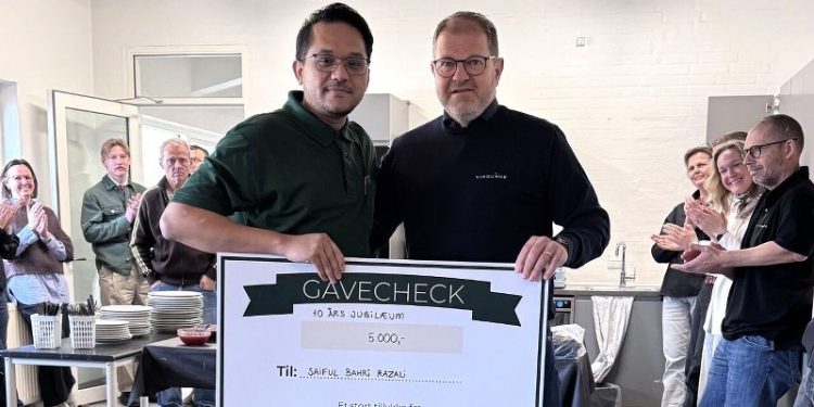 Saiful Bahri Razalis og direktør Henrik Sørensen. Foto: Vindunor.