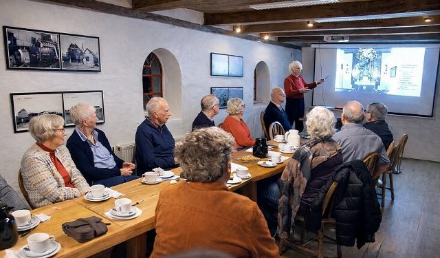 Foredraget blev holdt for begge arkivforeninger på det gamle ”kornloft” i Uhrenholdts Gaard. Foto: Helge Jensen.