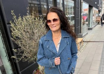 Christina Trans Kristensen foran butikken Christina & Co i Hjørrings midtby. Privatfoto