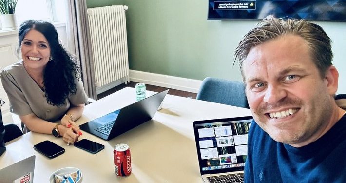 Sissel Juul og René Zeeberg på Hjørring Alliancens kontor. Arkivfoto: Privat