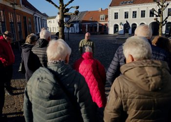 Formidlingschef Jens-Christian Hansen byder velkommen til den traditionsrige byvandring Store Bededagsaften.