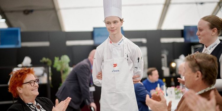 Kokkeelev Anders Bidstrup Hansen fra Restaurant Abstrakt i Hirtshals. Foto: Lasse Skov.