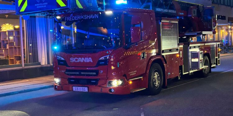 Falck ved Hotel Jutlandia i Frederikshavn. Foto: Presse-fotos.dk.