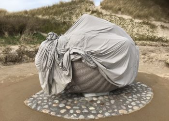 Søndag løftes sløret helt fra Camino-skulpturen ved Udsigtsstien. Foto: John Kongerslev.