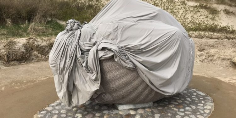 Søndag løftes sløret helt fra Camino-skulpturen ved Udsigtsstien. Foto: John Kongerslev.