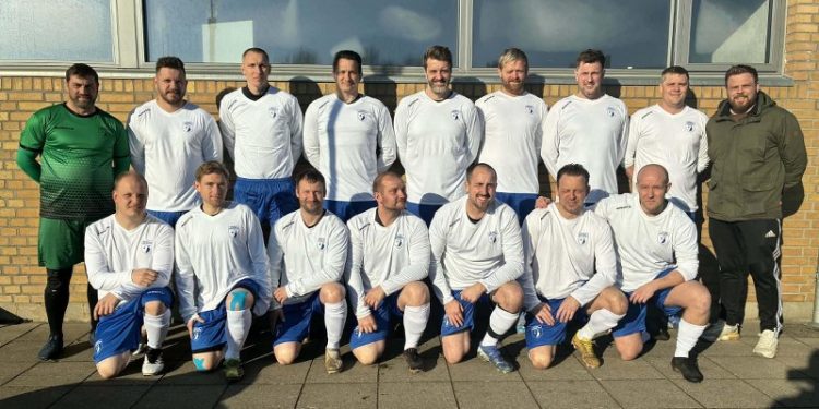 Holdet med de unge Old Boys. Foto: HB.